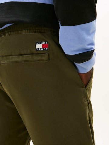 Tommy Jeans Zwężany krój Spodnie 'SCANTON' w kolorze zielony