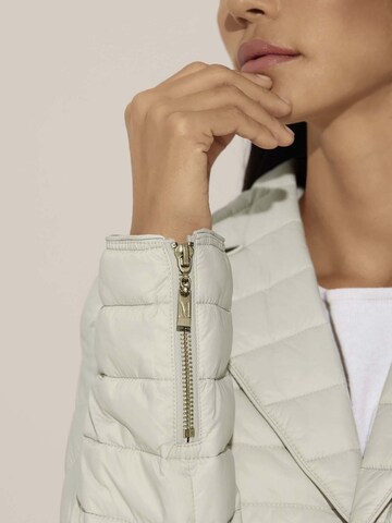MADELEINE Tussenjas in Beige