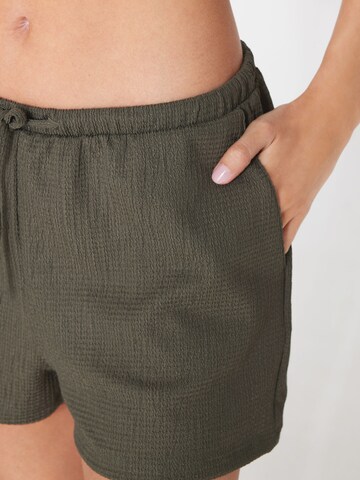 Tezenis Regular Pants in Green