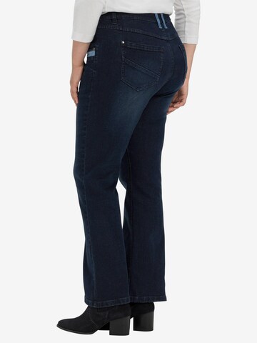 SHEEGO Bootcut Jeans in Blau