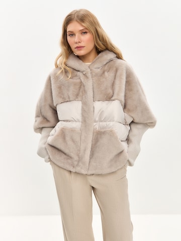 CESARE GASPARI Between-season jacket in Beige: front