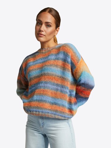 Rich & Royal Sweater in Orange: front