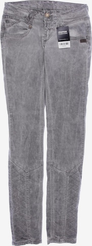 Gang Jeans in 27 in Grey: front