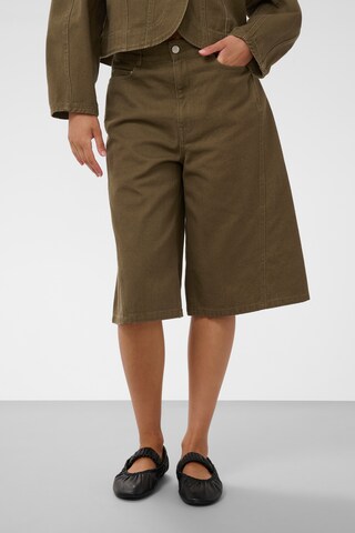 SOAKED IN LUXURY - Loosefit Calças 'Sanaga' em castanho: frente