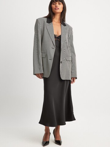 NA-KD Blazer in Grey: front