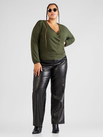 ABOUT YOU Curvy Shirt 'Lieven' in Green