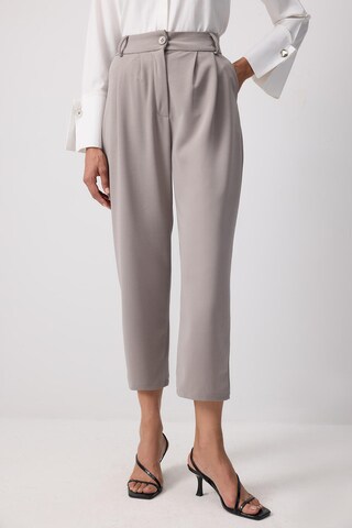Touche Prive Loosefit Hose in Grau: Vorderseite