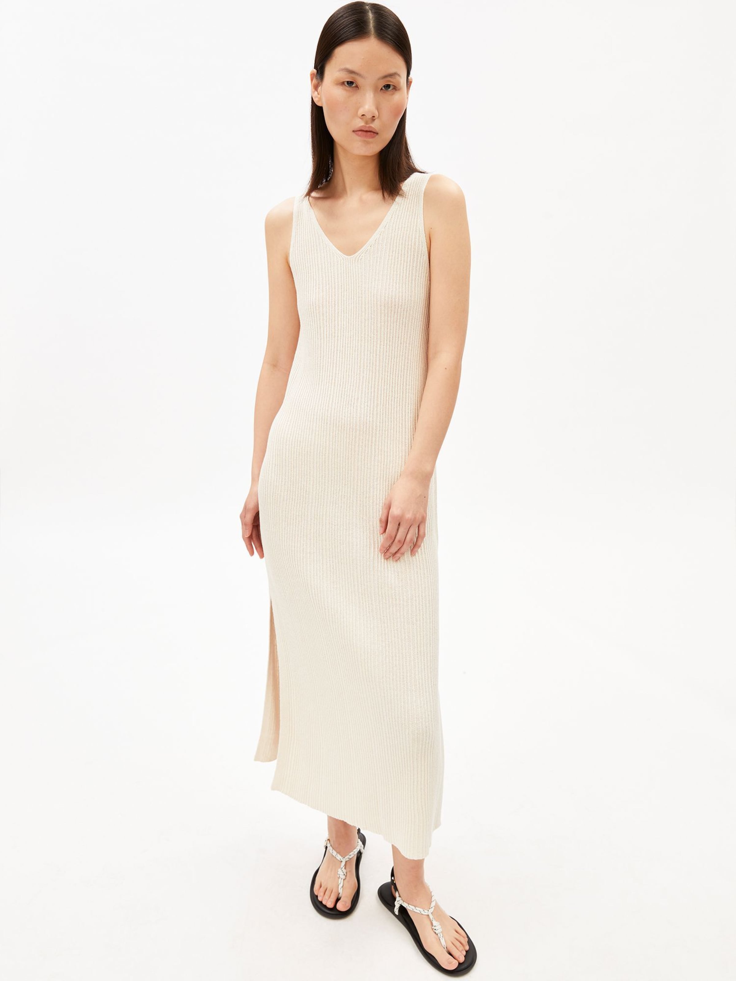 ARMEDANGELS Gebreide jurk in Beige: voorkant