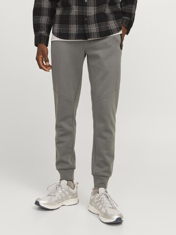 Effilé Pantalon JACK & JONES en gris : devant