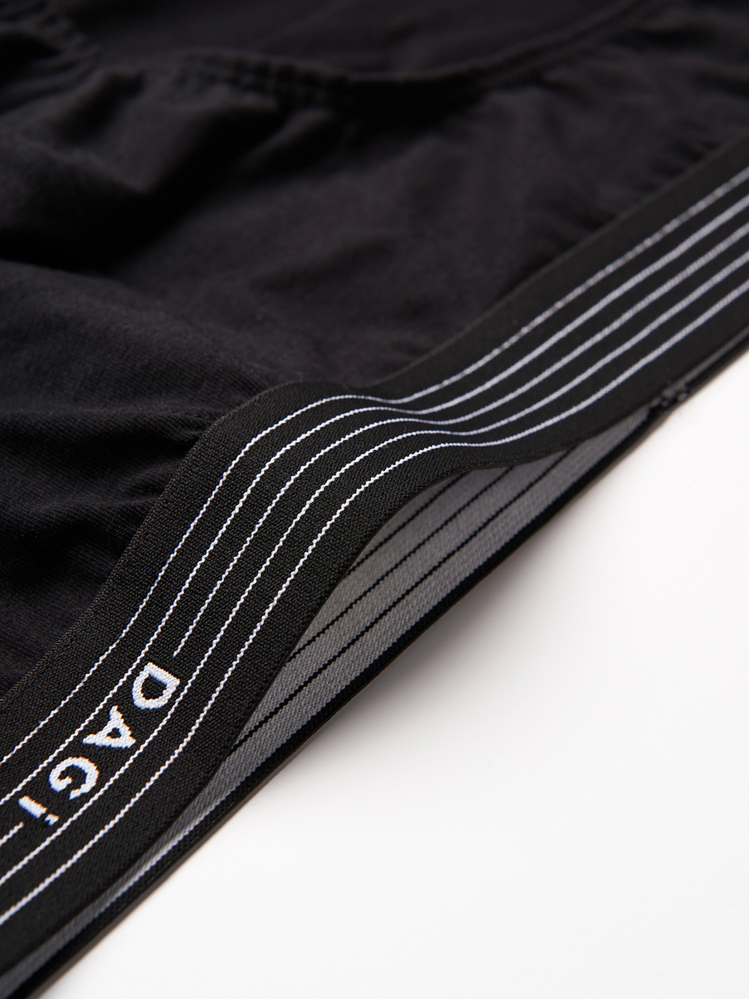 Dagi - Braga en negro