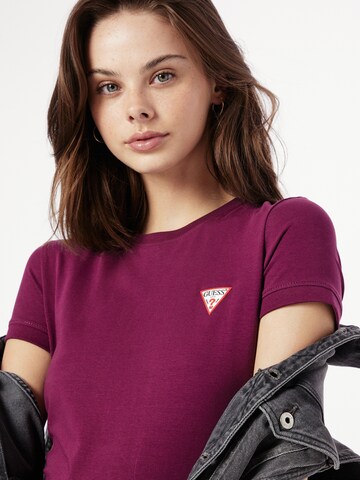 T-shirt GUESS en rouge