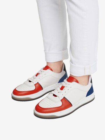 ESPRIT Sneakers laag in Rood: voorkant