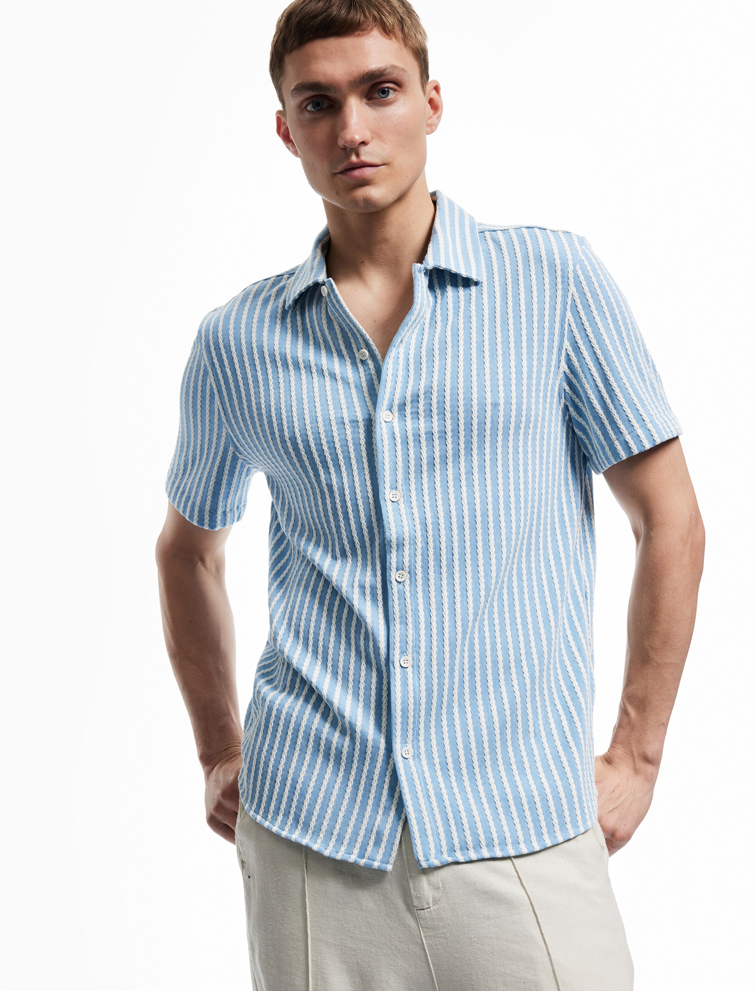 Koton Regular Fit Hemd in Blau: Vorderseite