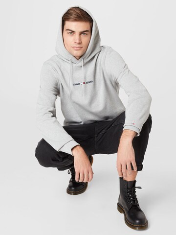 Tommy Jeans - Sweatshirt 'Essential' em cinzento