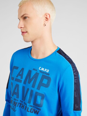 CAMP DAVID T-shirt i blå