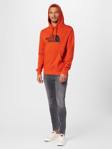 Coupe regular Sweat-shirt 'Drew Peak' THE NORTH FACE en orange