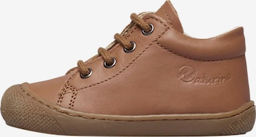 Chaussure basse 'COCOON ZIP' NATURINO en marron : devant