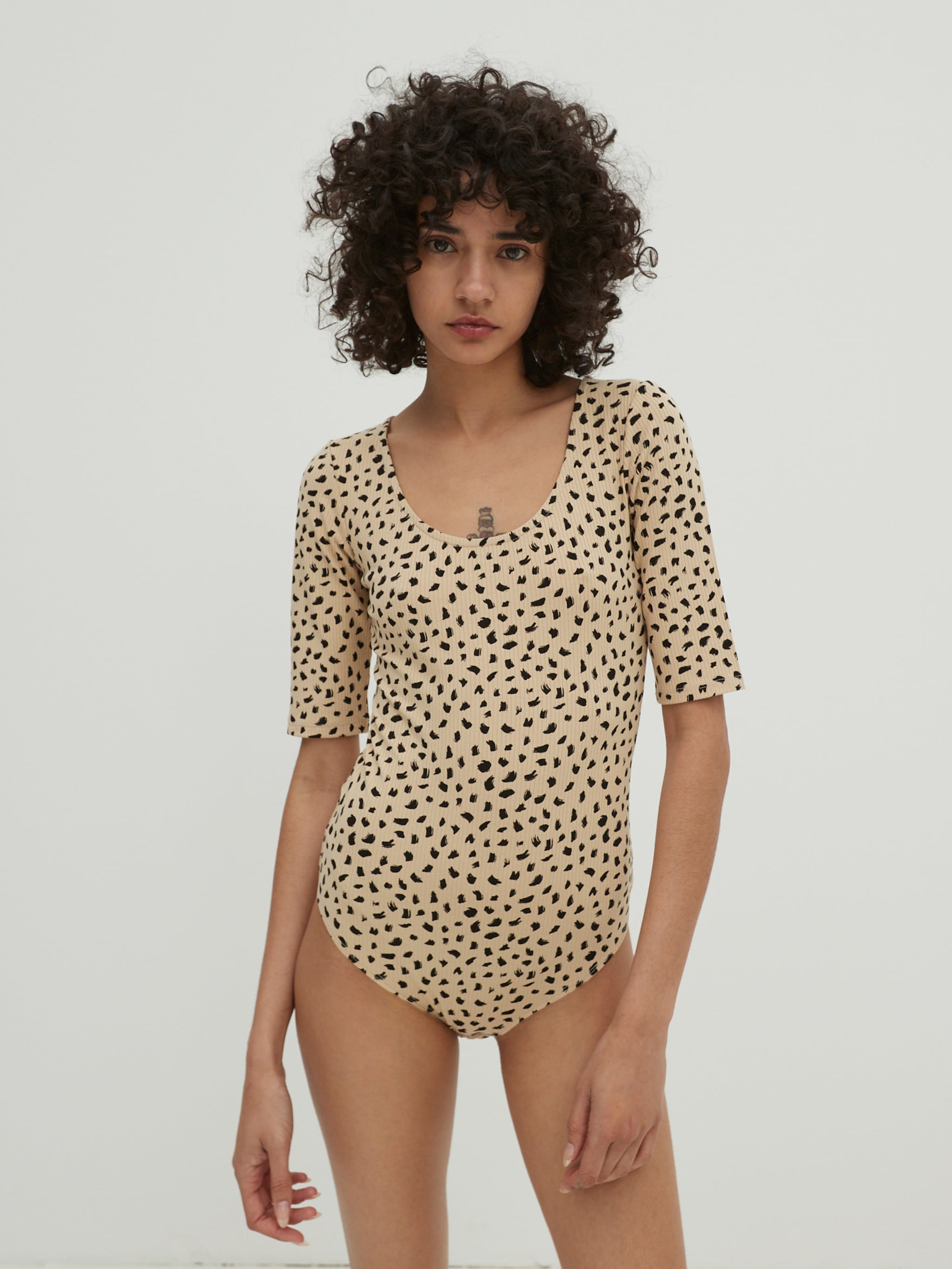 EDITED Producten Shirt 'Anian' Beige