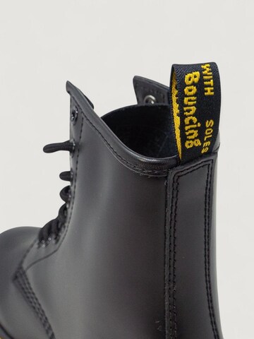 Stivale stringato '1460 CLASSIC SMOOTH 11822006' di Dr. Martens in nero