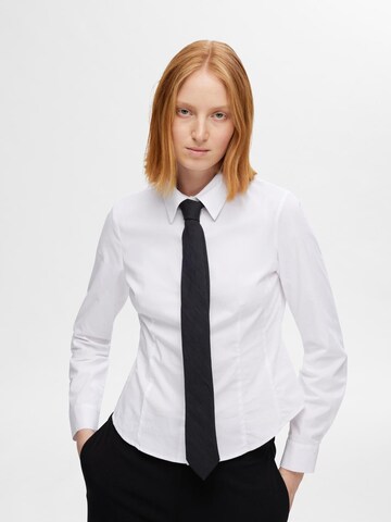 Chemisier 'AMIRA' SELECTED FEMME en blanc