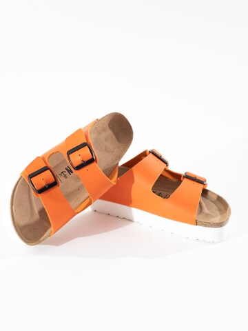 Bayton - Sapato aberto 'Japet' em laranja