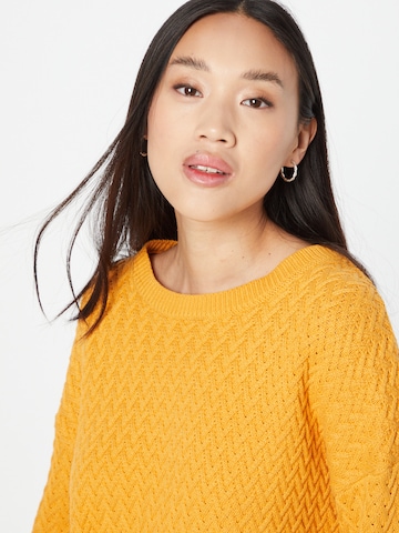 ABOUT YOU Sweater 'Layla' in Yellow