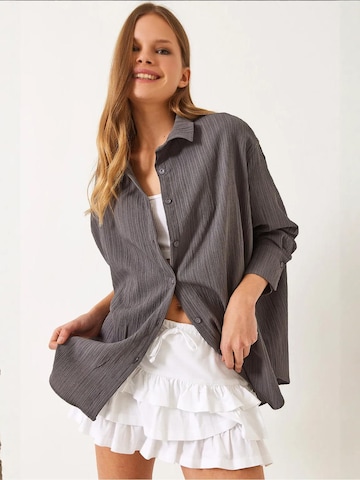 Chemisier Bianco Lucci en gris : devant