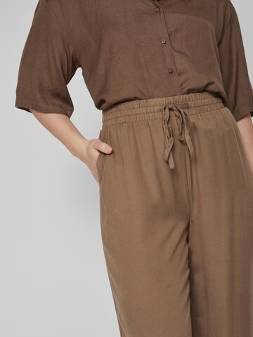 VILA Regular Trousers 'Pricil' in Brown