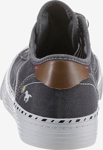 Sneaker low de la MUSTANG pe negru