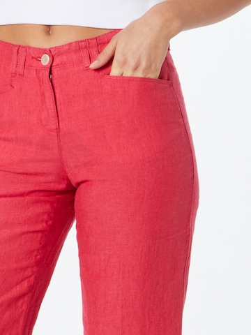 BRAX regular Παντελόνι με τσάκιση 'FARINA' σε κόκκινο