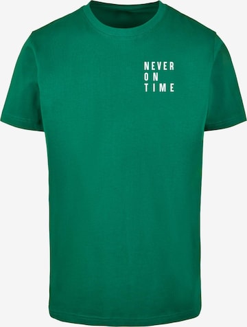 Merchcode Футболка 'Never On Time' в Зеленый: спереди