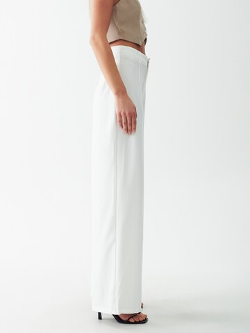 Calli Regular Панталон в бяло