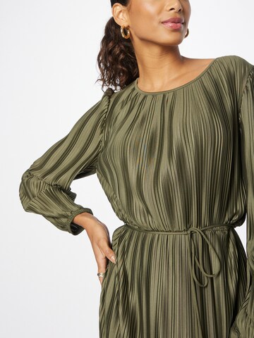 Robe 'Floria' ABOUT YOU en vert