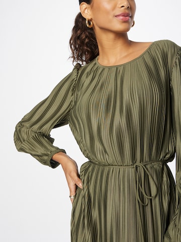 Robe 'Floria' ABOUT YOU en vert