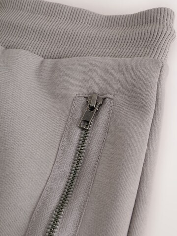 Next Regular Shorts in Grau