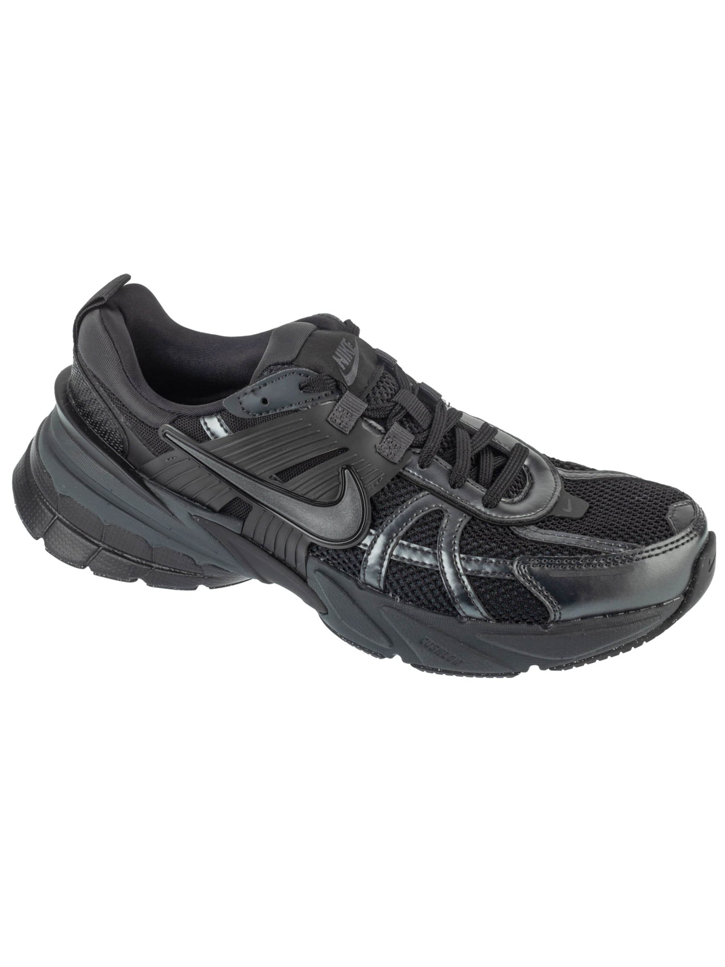 NIKE Sneaker low 'Nike V2K Run'‌‌‌‌‌‌‌ in Schwarz: Vorderseite