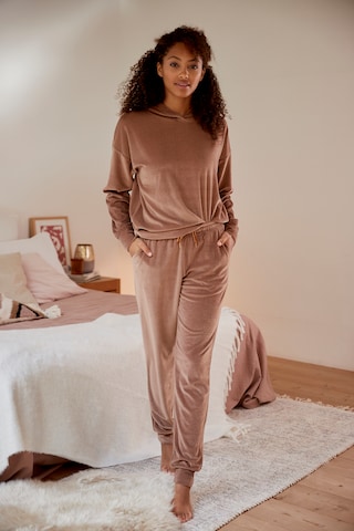 Tenue d'intérieur LASCANA en marron : devant