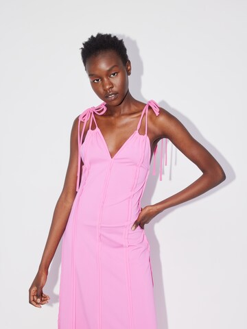 ABOUT YOU REBIRTH STUDIOS Kleid 'Livia' in Pink: predná strana