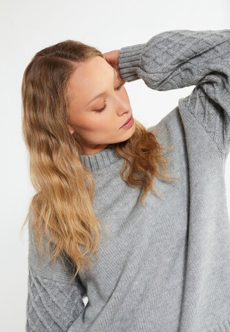 Pullover di RISA in grigio