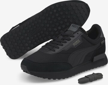 Baskets basses PUMA en noir