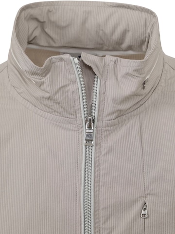 Suitable Winter coat in White