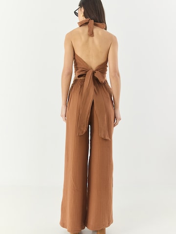 Costum cu pantaloni de la Bianco Lucci pe bej