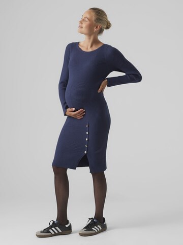 Robes en maille Vero Moda Maternity en bleu