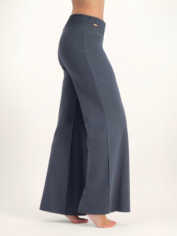 Urban Goddess Yoga & Activewear Wide Leg Sporthose 'Flow Yoga' in Grau