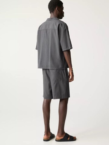 Largi Pantaloni de la Pull&Bear pe gri