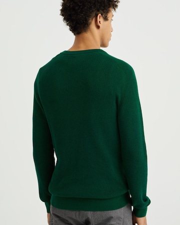 WE Fashion Sweater in Green