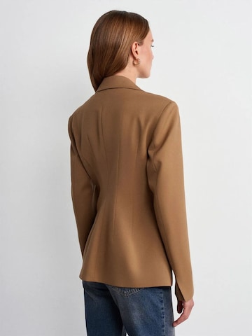 Dilvin Blazer in Brown