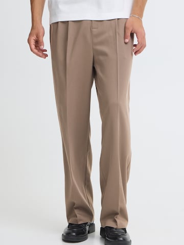 Casual Friday Loose fit Pleat-Front Pants 'CFGrant' in Brown: front