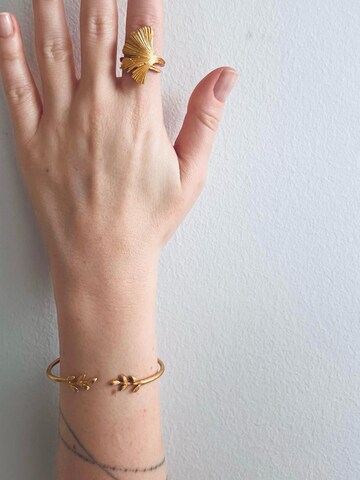 Les Reines Ring 'The Delicate Grande' in Goud: voorkant
