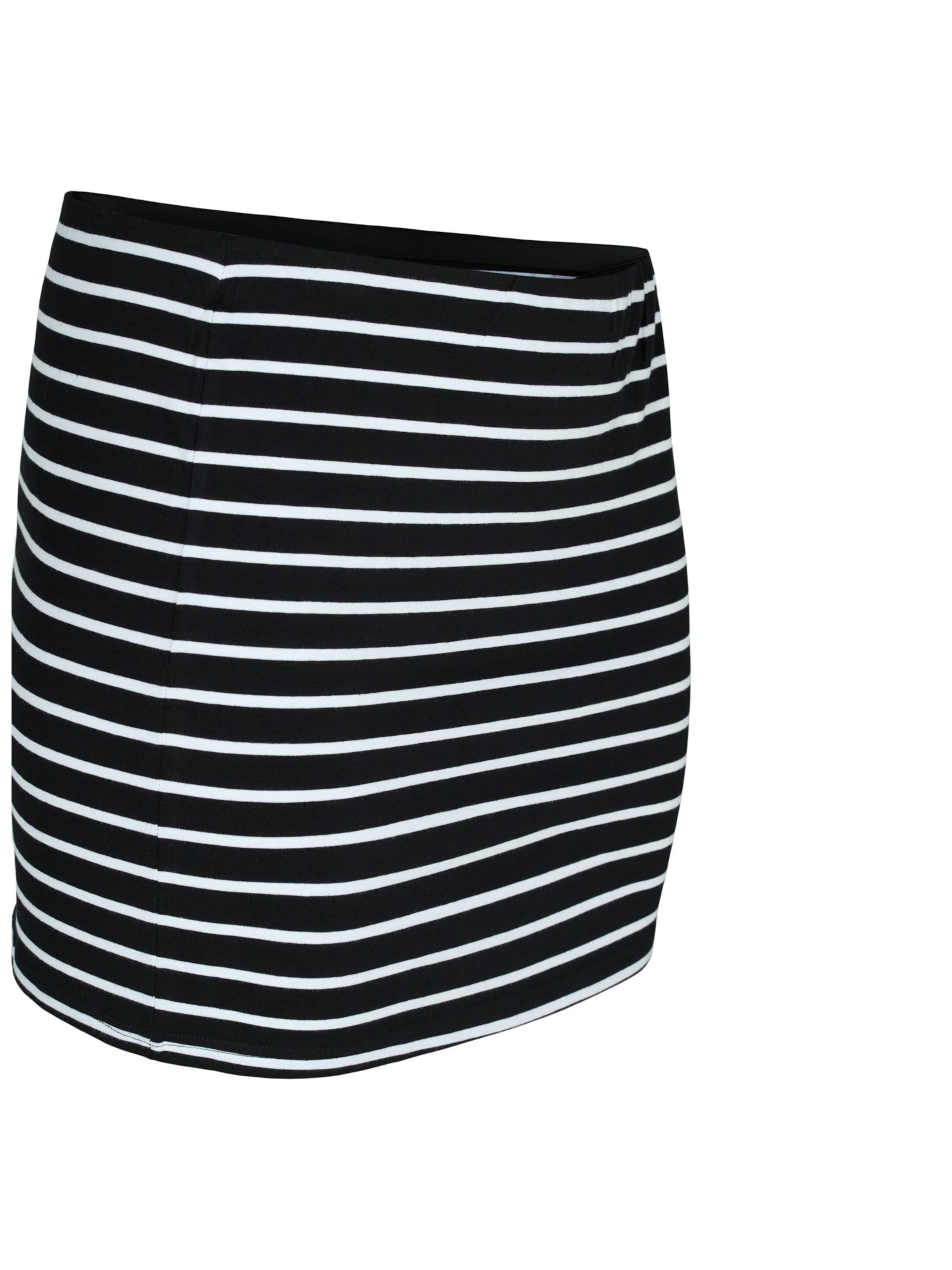 Tricou de la Zizzi pe negru